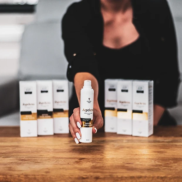 Golden Tree Ageless Anti-Aging-Creme mit Vorratspackungen als Produktansicht