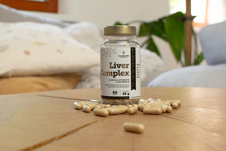Liver Complex Dose mit Kapseln als Teil der Morgenroutine